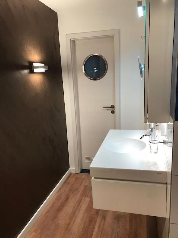 Exclusive Fewo In Warnemuende, 150M To The Beach, 2 Bathrooms, 2 Bedrooms, Sauna, Wifi And Much More. Rostock Ngoại thất bức ảnh